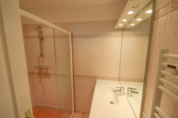 Foto van Paviljoenverblijf in de Dordogne - Vakantiehuis in St. Medard D'excideuil - BathRoom