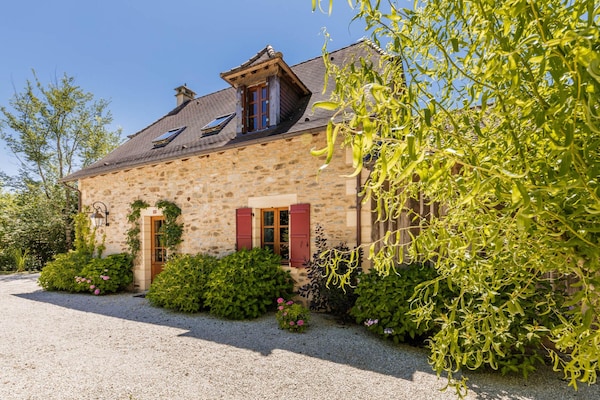 Foto van Elegante villa op historisch domein - Vakantiehuis in St. Medard D'excideuil - ExteriorSummer