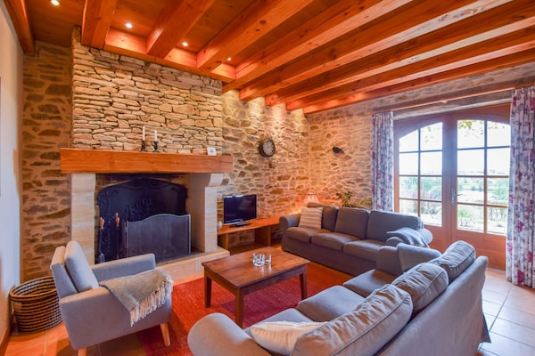 Foto van Elegante villa op historisch domein - Vakantiehuis in St. Medard D'excideuil - LivingRoom