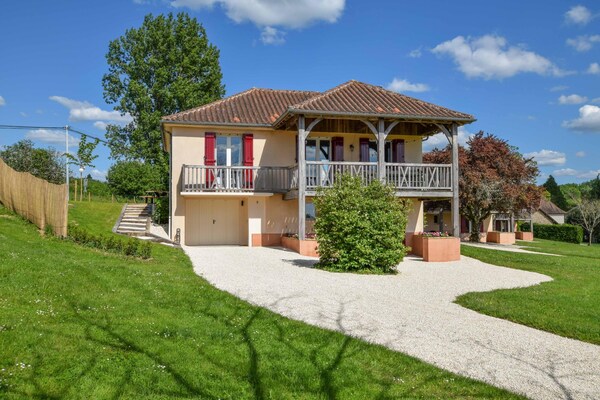 Foto van Vakantiehuis in het hart van de Périgord. - Vakantiehuis in Saint-Médard-d’Excideuil - ExteriorSummer