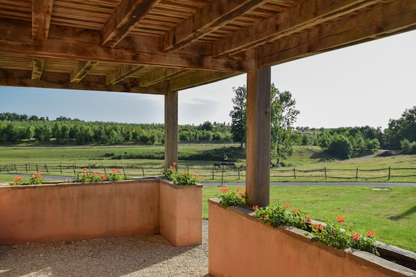 Foto van Verblijf op Domaine Saint-Médard - Vakantiehuis in St. Medard D'excideuil - ViewSummer