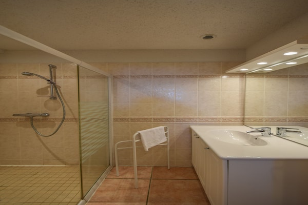 Foto van Verblijf op Domaine Saint-Médard - Vakantiehuis in St. Medard D'excideuil - BathRoom