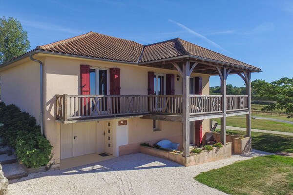 Foto van Verblijf op Domaine Saint-Médard - Vakantiehuis in St. Medard D'excideuil - ExteriorSummer