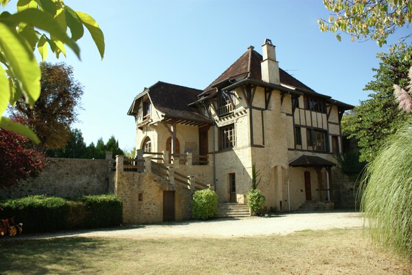 Foto van Elegant herenhuisverblijf in Belvès - Vakantiehuis in Belves - ExteriorSummer