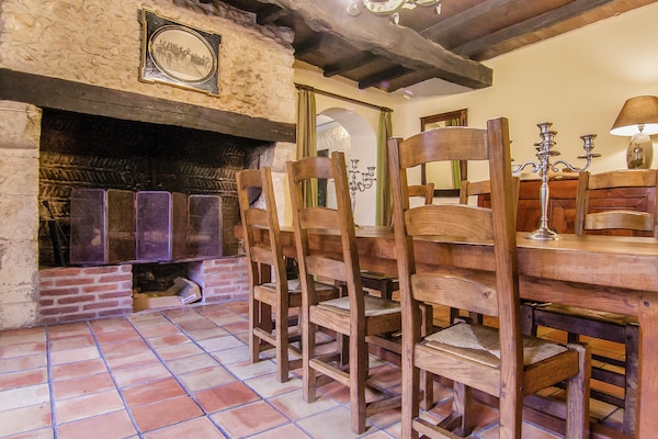 Foto van Vakantiehuis in Bourgnac met privézwembad - Vakantiehuis in Bourgnac - DiningRoom