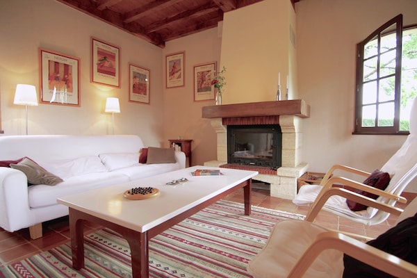 Foto van Heerlijke cottage met zwembad in de heuvels van La Coquille - LivingRoom