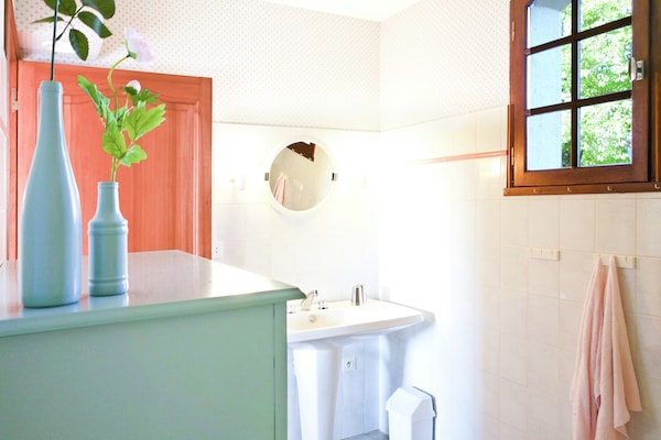 Foto van Heerlijke cottage met zwembad in de heuvels van La Coquille - BathRoom