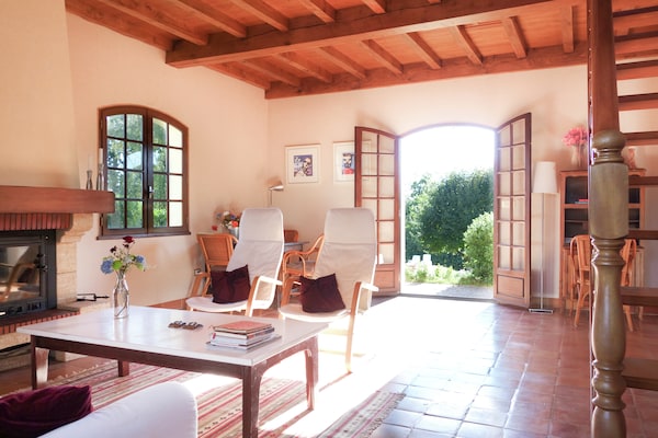 Foto van Heerlijke cottage met zwembad in de heuvels van La Coquille - LivingRoom
