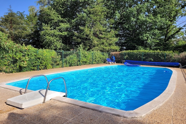 Foto van Authentiek landgoed in de Dordogne met zwembad. - Vakantiehuis in Saint-Saud-Lacoussière - ExteriorSummer