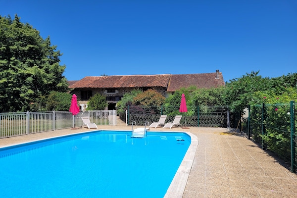 Foto van Authentiek landgoed in de Dordogne met zwembad. - Vakantiehuis in Saint-Saud-Lacoussière - PoolOfHouse