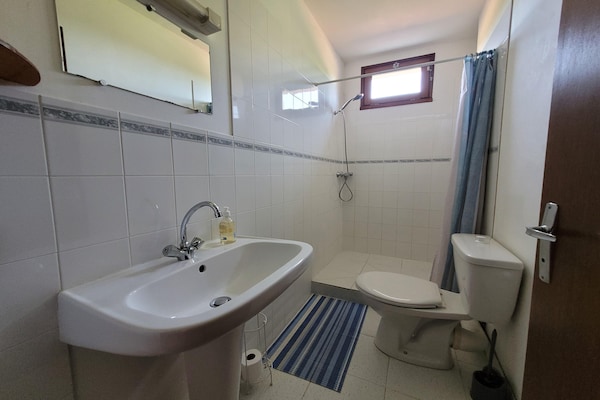 Foto van Authentiek landgoed in de Dordogne met zwembad. - Vakantiehuis in Saint-Saud-Lacoussière - BathRoom