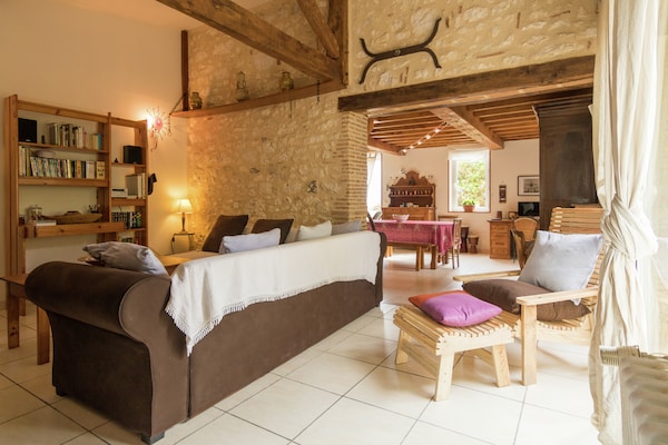 Foto van Villa in Saint-Nexans met verwarmd privézwembad - Vakantiehuis in Saint-Nexans - LivingRoom