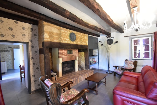 Foto van Comfortabel vakantiehuis met privézwembad - Vakantiehuis in Besse - LivingRoom