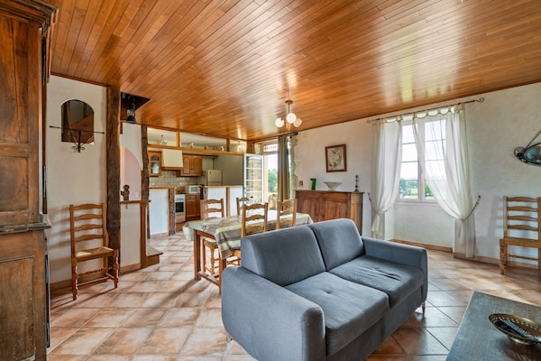 Foto van Rustiek toevluchtsoord voor gezinnen - Vakantiehuis in Loubejac - LivingRoom