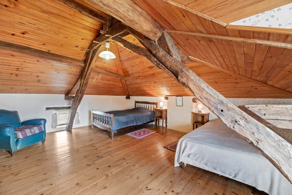 Foto van Rustiek toevluchtsoord voor gezinnen - Vakantiehuis in Loubejac - BedRoom
