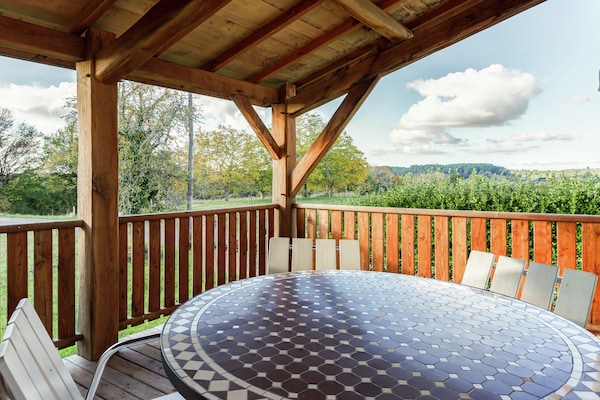 Foto van Rustiek toevluchtsoord voor gezinnen - Vakantiehuis in Loubejac - TerraceBalcony