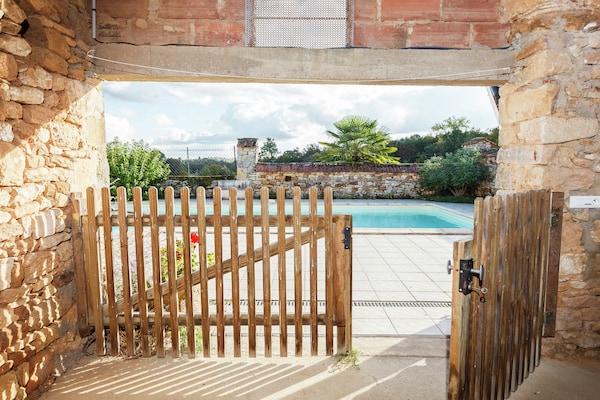 Foto van Rustiek toevluchtsoord voor gezinnen - Vakantiehuis in Loubejac - GardenSummer