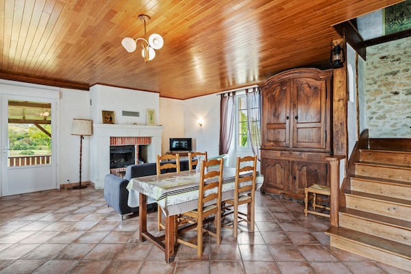 Foto van Rustiek toevluchtsoord voor gezinnen - Vakantiehuis in Loubejac - LivingRoom