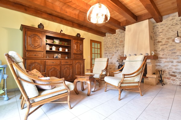 Foto van Vakantiehuis met zwembad, omheinde tuin - Vakantiehuis in Saint Pompon - LivingRoom