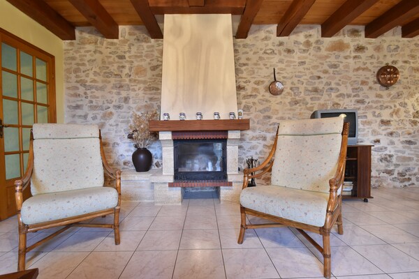 Foto van Vakantiehuis met zwembad, omheinde tuin - Vakantiehuis in Saint Pompon - LivingRoom