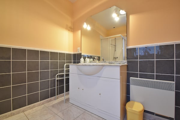 Foto van Vakantiehuis met zwembad, omheinde tuin - Vakantiehuis in Saint Pompon - BathRoom
