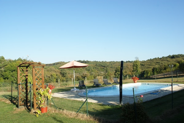 Foto van Vakantiehuis met zwembad, omheinde tuin - Vakantiehuis in Saint Pompon - ViewSummer