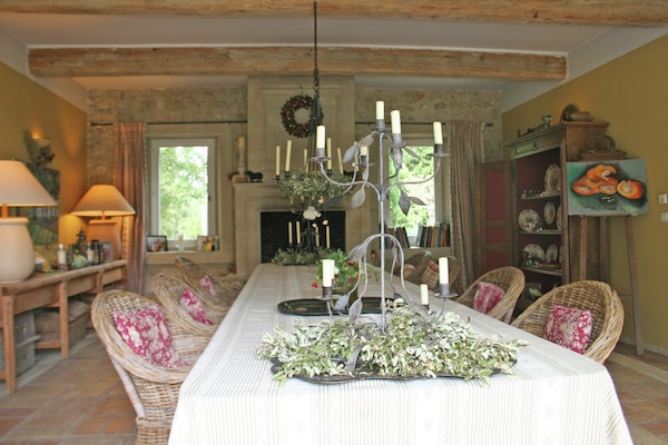 Foto van Ruim landhuis in Grignan, Frankrijk met zwembad - Vakantiehuis in Grignan - DiningRoom