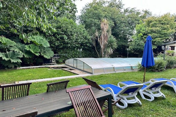 Foto van Familie vakantiehuis met zwembad - Vakantiehuis in Coray - PoolOfHouse