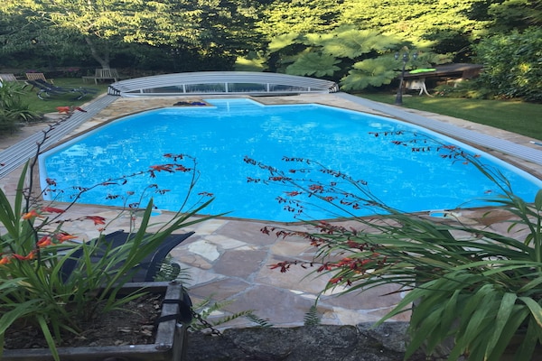 Foto van Familie vakantiehuis met zwembad - Vakantiehuis in Coray - PoolOfHouse