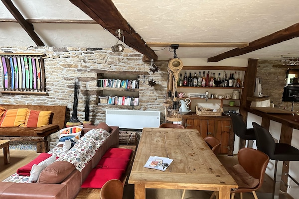 Foto van Familie vakantiehuis met zwembad - Vakantiehuis in Coray - LivingRoom
