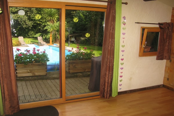 Foto van Familie vakantiehuis met zwembad - Vakantiehuis in Coray - ViewSummer