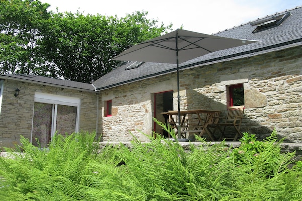 Foto van Familie vakantiehuis met zwembad - Vakantiehuis in Coray - ExteriorSummer