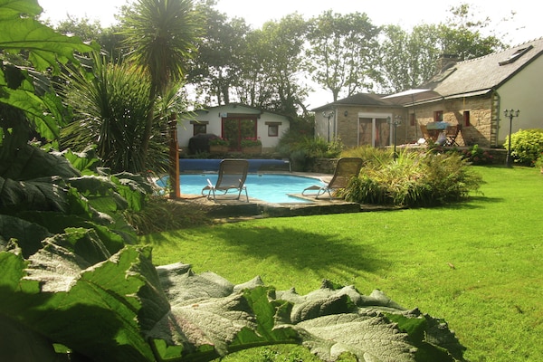 Foto van Familie vakantiehuis met zwembad - Vakantiehuis in Coray - PoolOfHouse