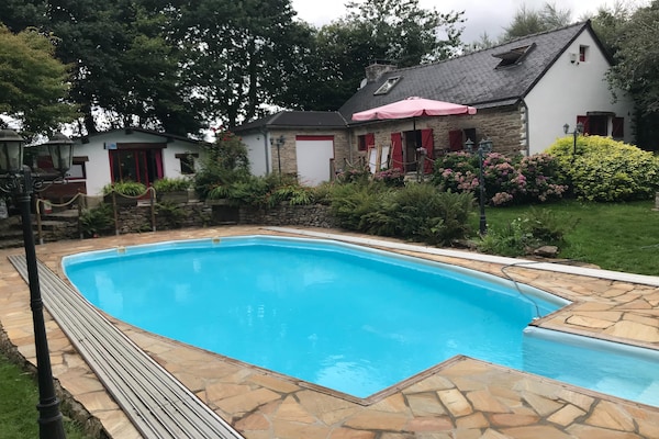 Foto van Familie vakantiehuis met zwembad - Vakantiehuis in Coray - PoolOfHouse