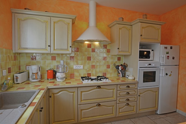 Foto van Rustige villa met uitzicht op het zwembad - Vakantiehuis in St. Laurent de Carnols - Kitchen