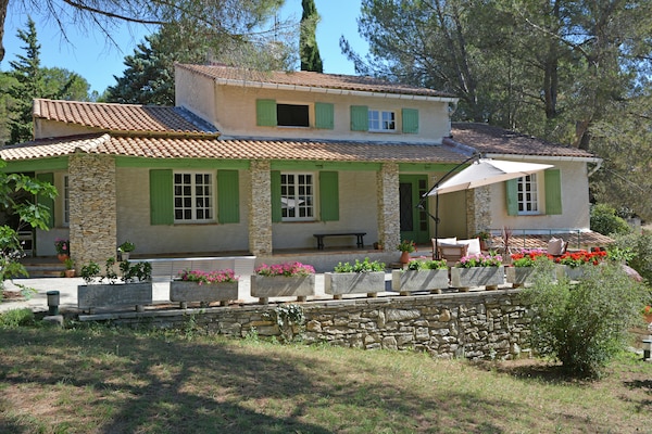 Foto van Elegant herenhuis in de Provence - Vakantiehuis in Beaucaire - ExteriorSummer