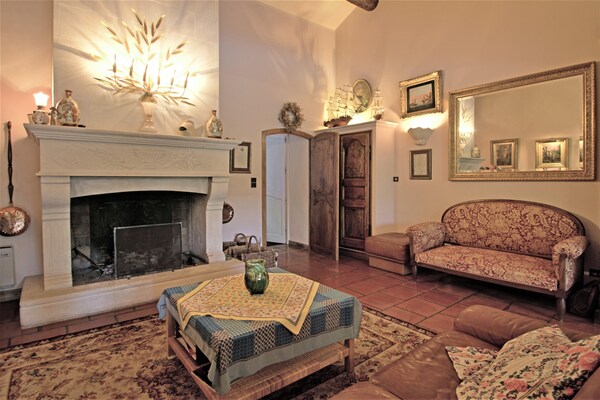 Foto van Gezellig chalet op 50 m van de piste - Vakantiehuis in Villeneuve-Les-Avignon - LivingRoom