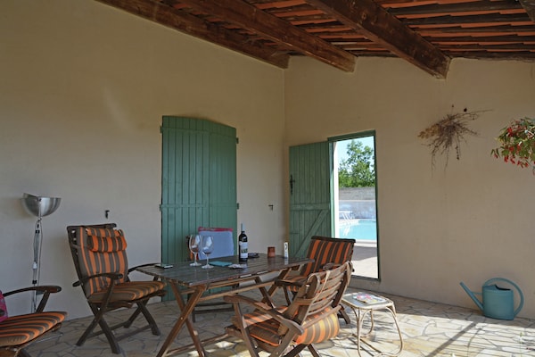 Foto van Villa in Saint-Privat-de-Champclos met zwembad - Vakantiehuis in Barjac - TerraceBalcony