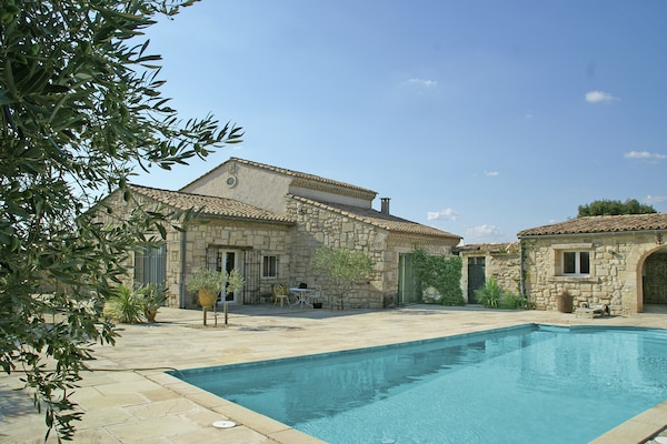 Foto van Wijngaardvilla in Montfrin - Vakantiehuis in Montfrin - ExteriorSummer
