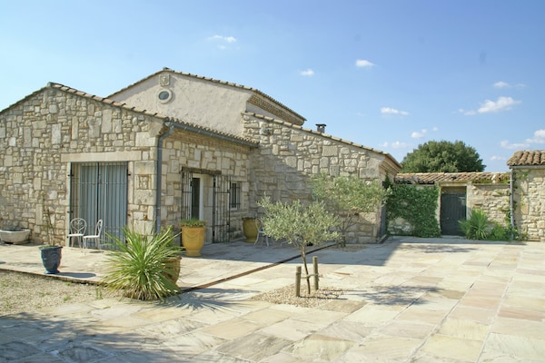 Foto van Wijngaardvilla in Montfrin - Vakantiehuis in Montfrin - ExteriorSummer