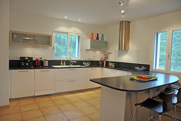 Foto van Vakantiehuis met uitzicht en privé zwembad - Vakantiehuis in Saint-Ambroix - Kitchen