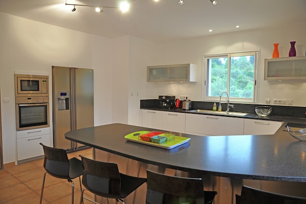 Foto van Vakantiehuis met uitzicht en privé zwembad - Vakantiehuis in Saint-Ambroix - Kitchen