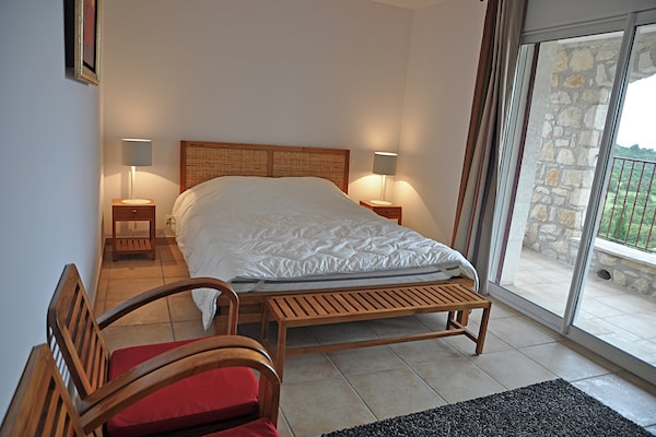 Foto van Vakantiehuis met uitzicht en privé zwembad - Vakantiehuis in Saint-Ambroix - BedRoom