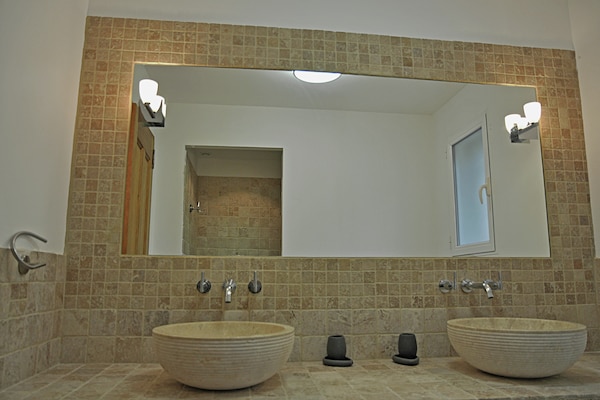 Foto van Vakantiehuis met uitzicht en privé zwembad - Vakantiehuis in Saint-Ambroix - BathRoom