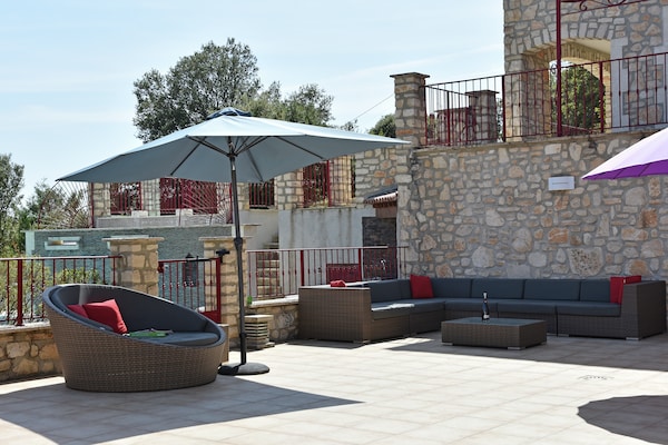 Foto van Vakantiehuis met uitzicht en privé zwembad - Vakantiehuis in Saint-Ambroix - TerraceBalcony