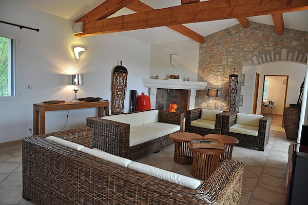 Foto van Vakantiehuis met uitzicht en privé zwembad - Vakantiehuis in Saint-Ambroix - LivingRoom