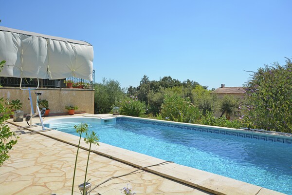 Foto van Saint-Maximin: zwembad en rust - Vakantiehuis in Saint-Maximin - PoolOfHouse