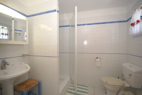 Foto van Saint-Maximin: zwembad en rust - Vakantiehuis in Saint-Maximin - BathRoom
