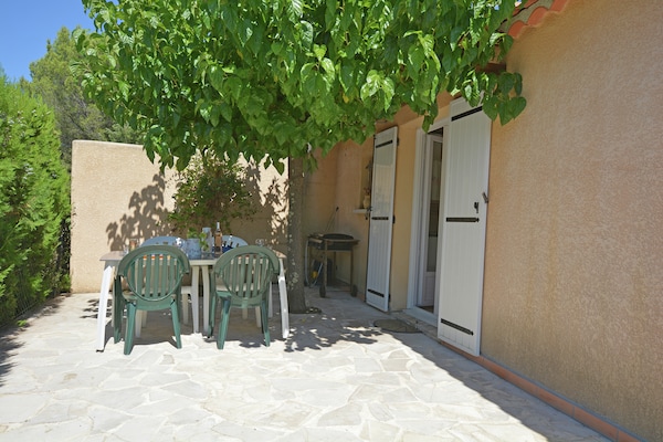Foto van Saint-Maximin: zwembad en rust - Vakantiehuis in Saint-Maximin - TerraceBalcony