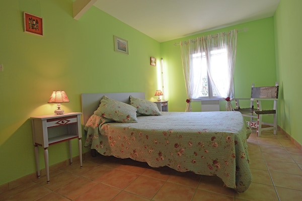 Foto van Saint-Maximin: zwembad en rust - Vakantiehuis in Saint-Maximin - BedRoom